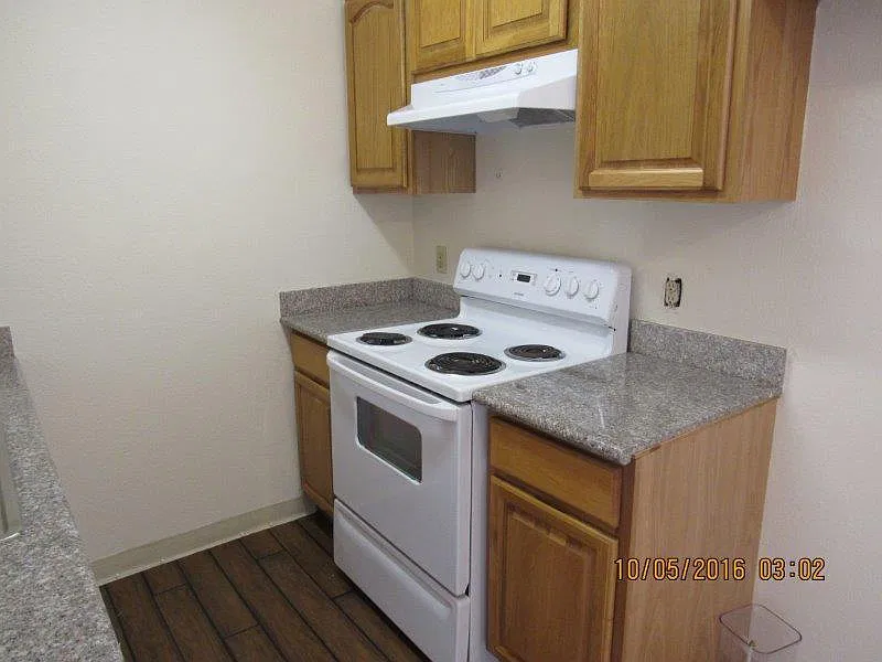 Great Condo in Nice Community with Pool — Photo 4