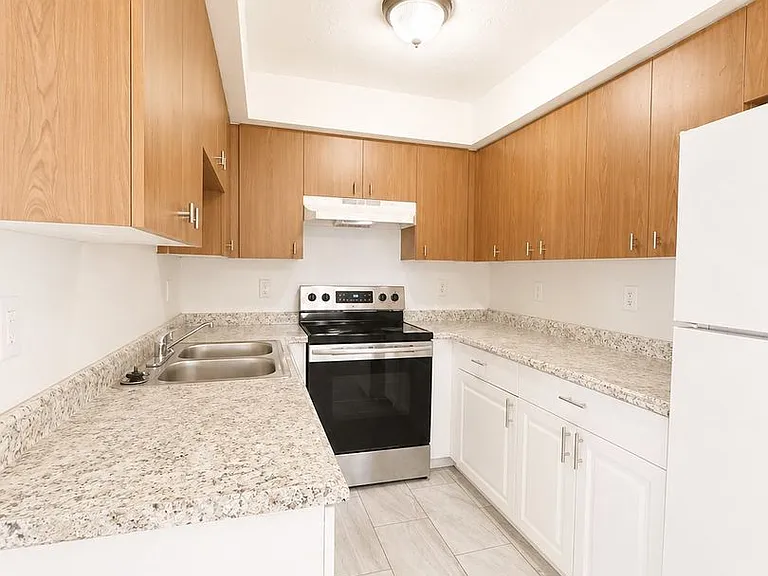 3425 South St — Photo 4