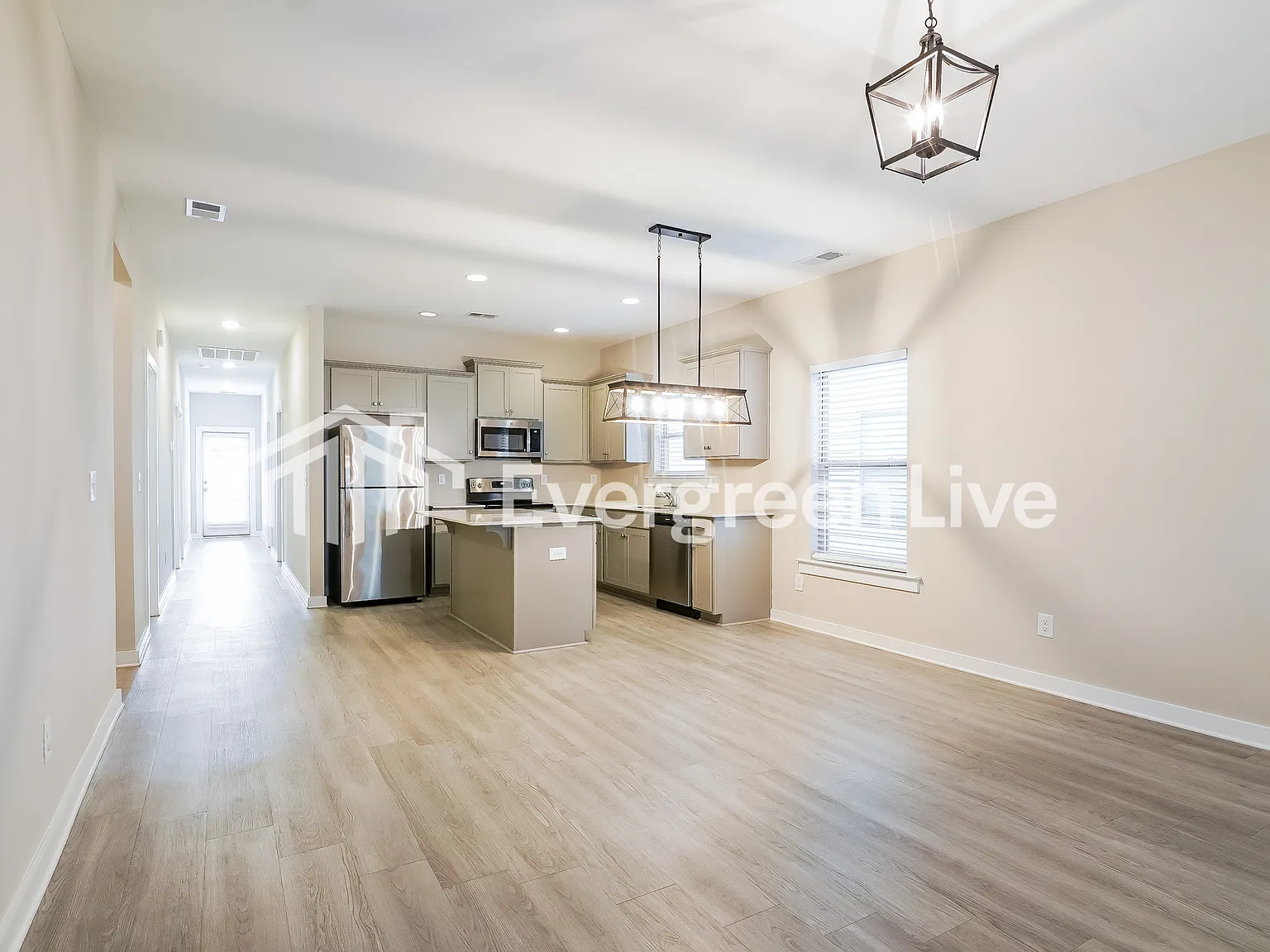 3 bed, 2.0 bath, 1331 sqft, $1,295 — Photo 4
