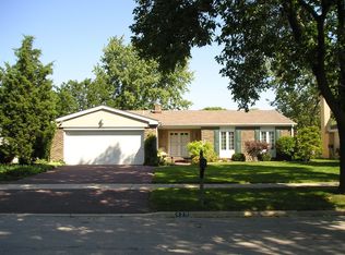 420 Philadelphia Ave, Westmont, IL 60559