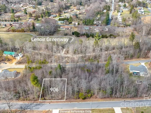 906 Woodbine Pl NE, Lenoir, NC 28645