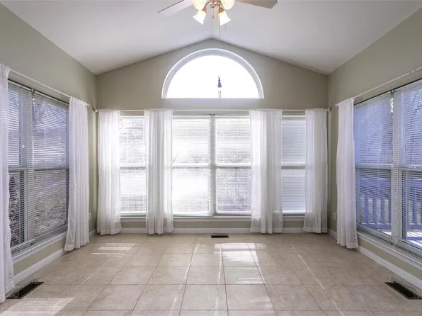 1098 Stonewolf Trl, Fairview Heights, IL 62208