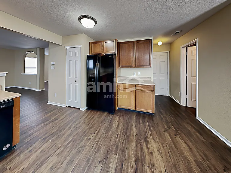502 Bourneside Dr — Photo 4