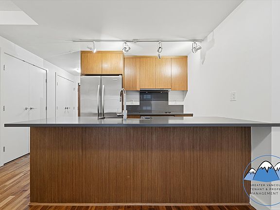 5th image of 251 E 7th Ave
