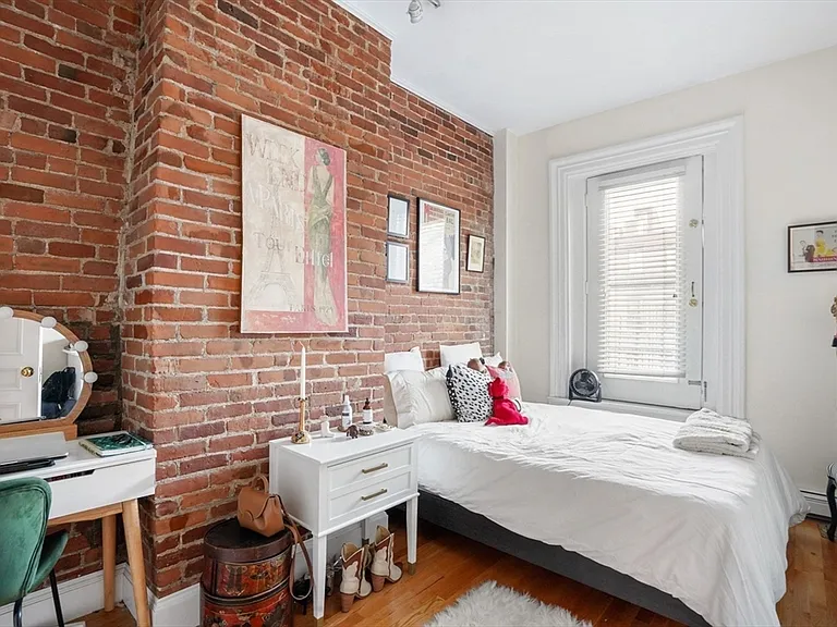 315 Beacon St #8 — Photo 6