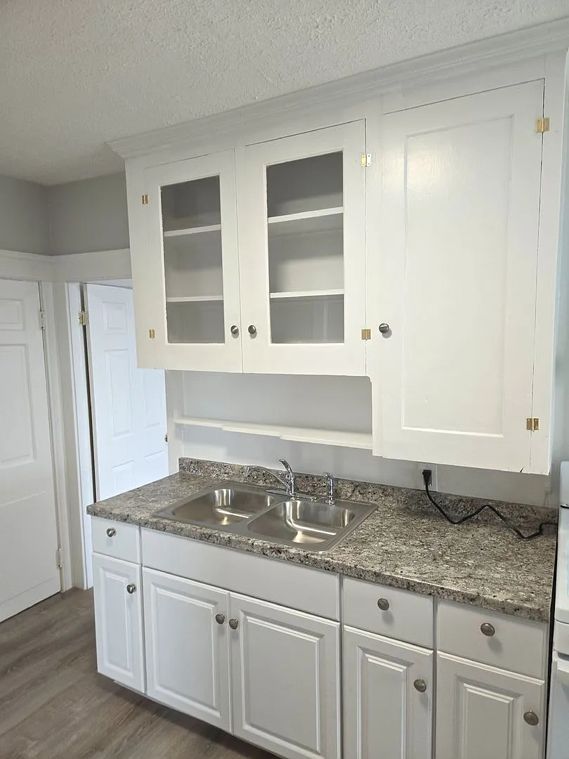 161 Montgomery Street (Previous Ownership - Js Residential) — Photo 4