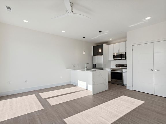 5th image of 1225 E Fletcher St #405