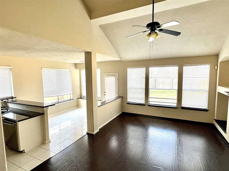4911 Knights Branch Dr — Photo 3