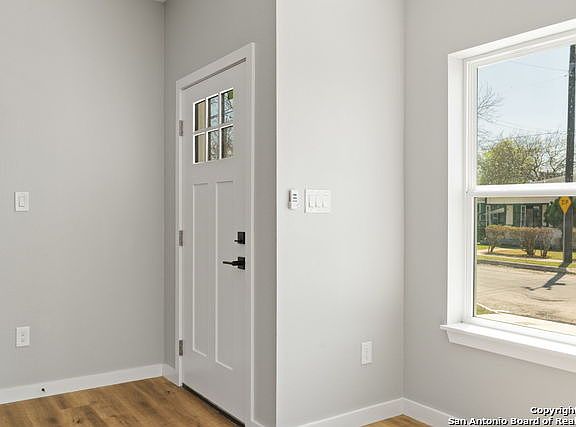 3rd image of 811 Nevada St