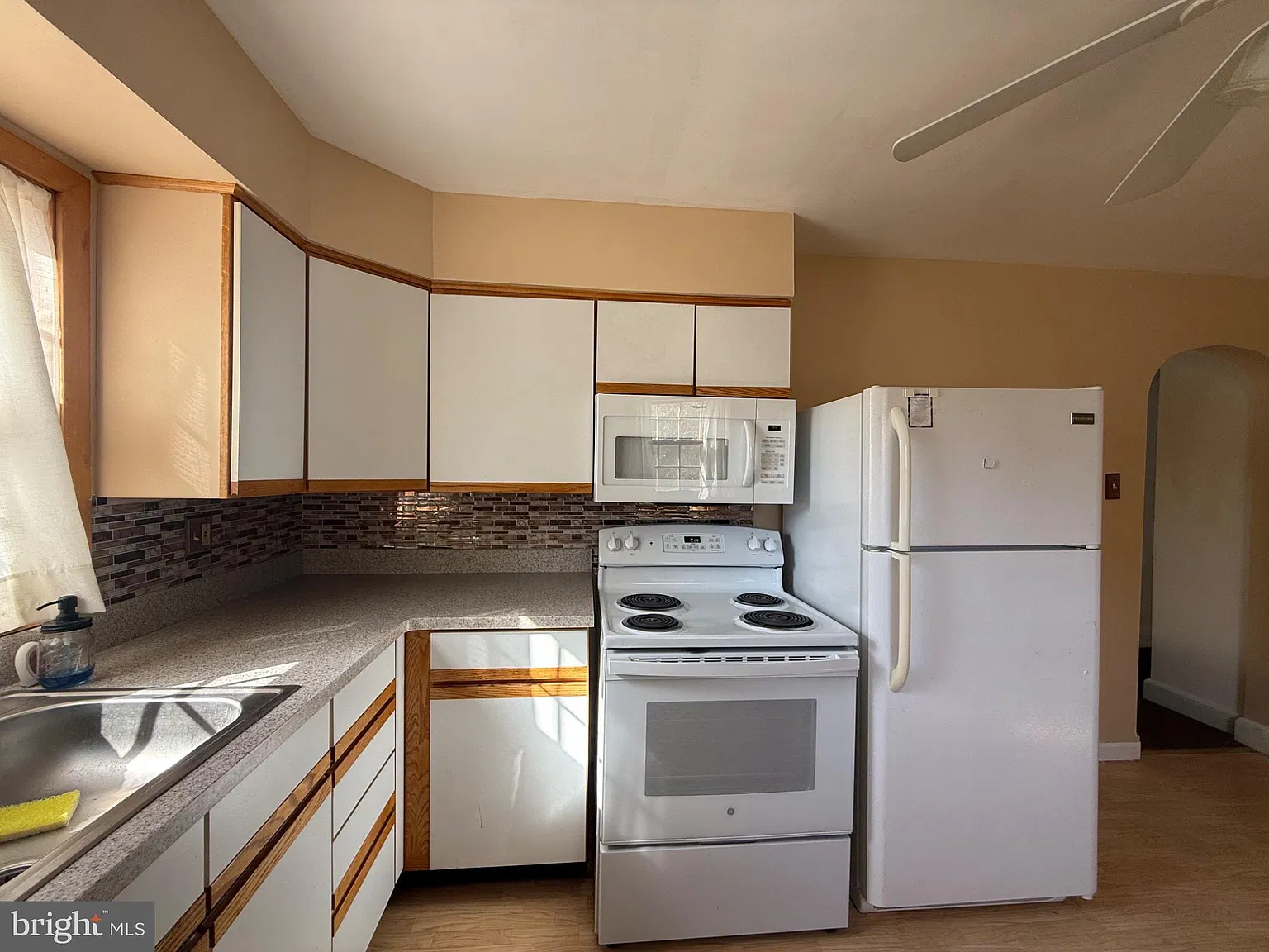 2 bed, 1.0 bath, 2702 sqft, $2,050 — Photo 4