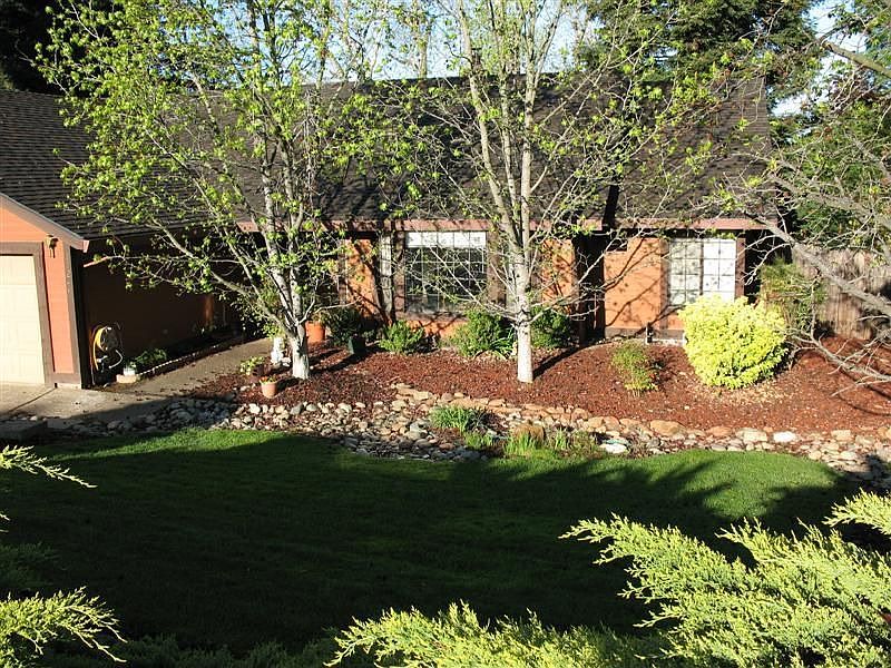 1st image of 112 Willow Creek Dr