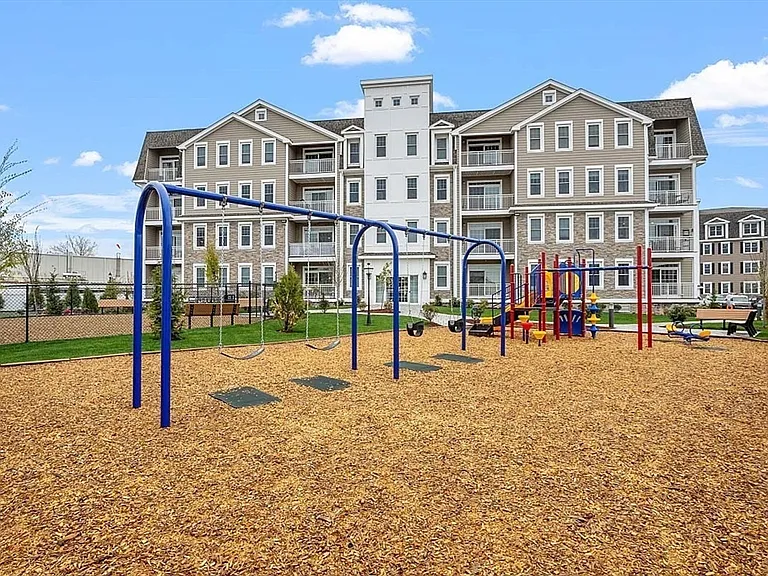 320 Middlesex Ave #B403 — Photo 20