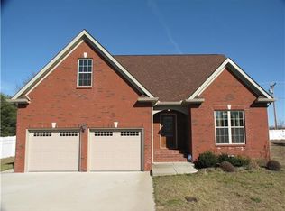693 Richards Dr, Clarksville, TN 37043