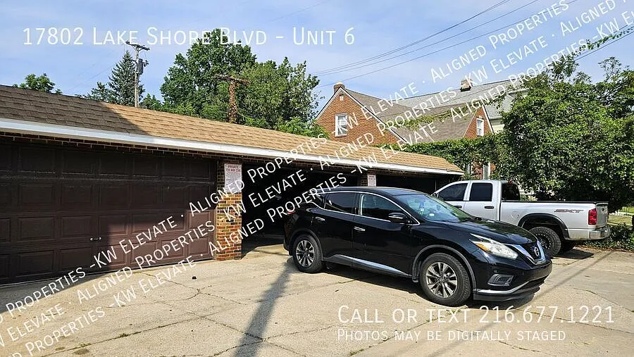 Charming 2Bedroom Apartment with Garage Parking! — Photo 2