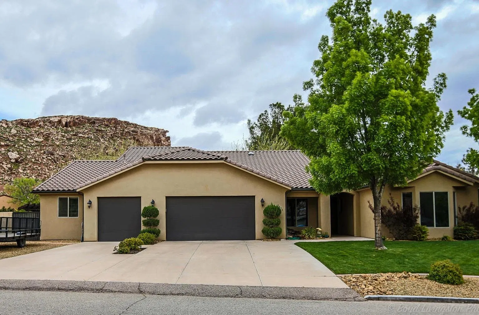 5 Bedroom Home with Private Pool — Photo 2
