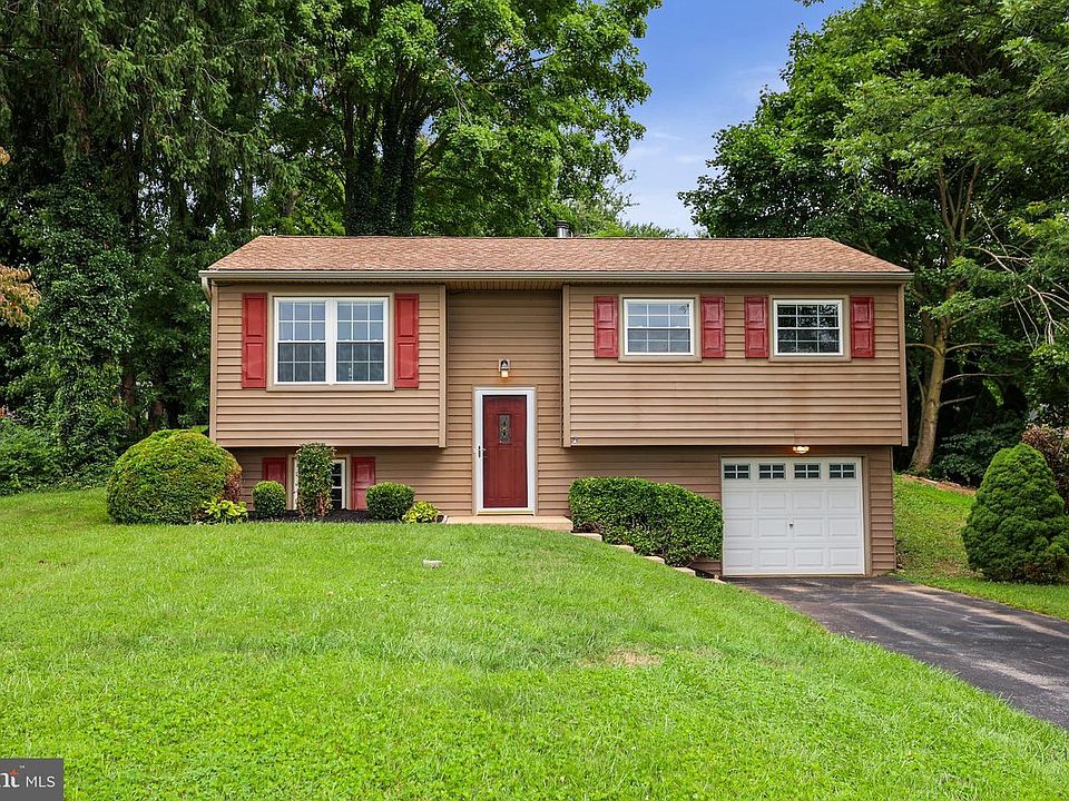 1st image of 182 Claremont Dr