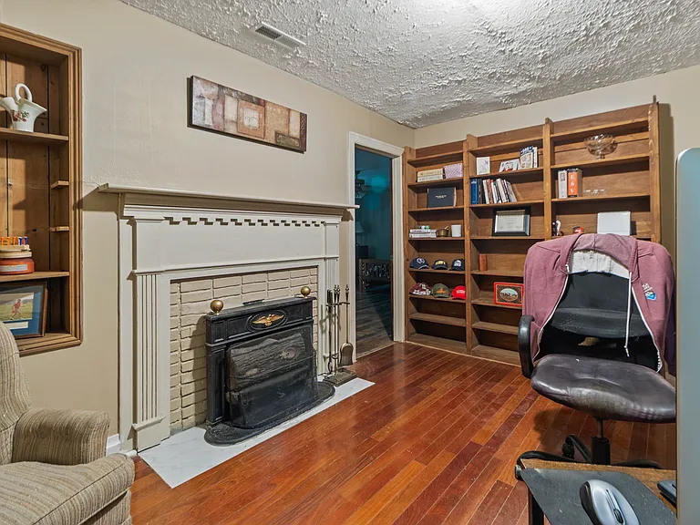 669 Whitaker St — Photo 11