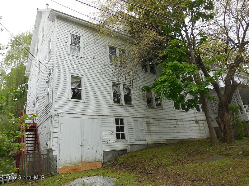 4th image of 124 Willow Street