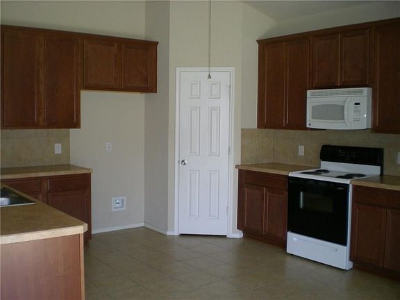 3rd image of 504 Kenilworth Ave