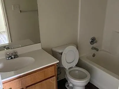1302 Dugger Cir — Photo 3