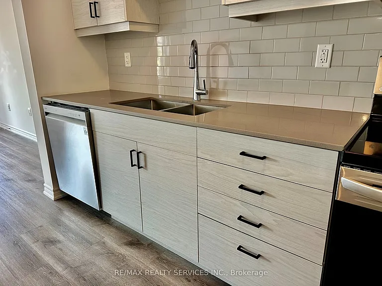 461 Blackburn Dr #22 — Photo 16
