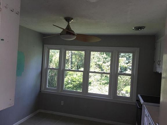 3rd image of 316 Carolyn Cir