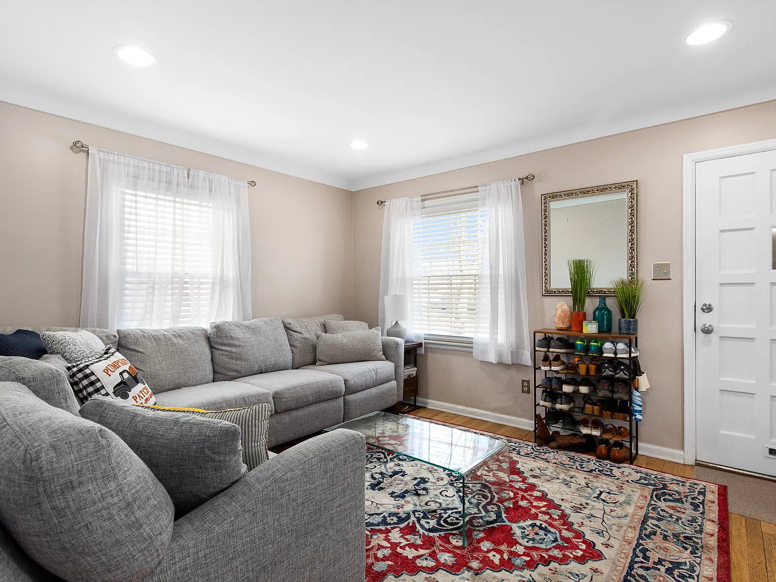 3 bed, 1080 sqft, $2,300 — Photo 4