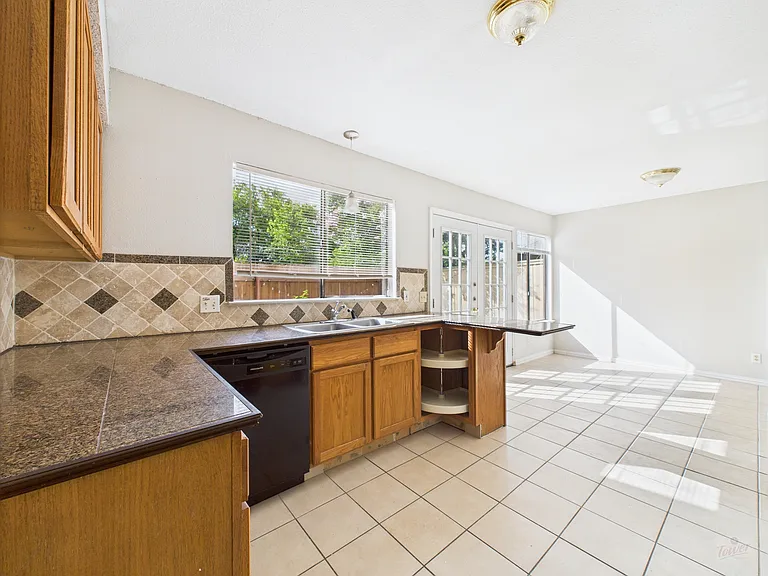 9520 Quail Village Ln — Photo 18
