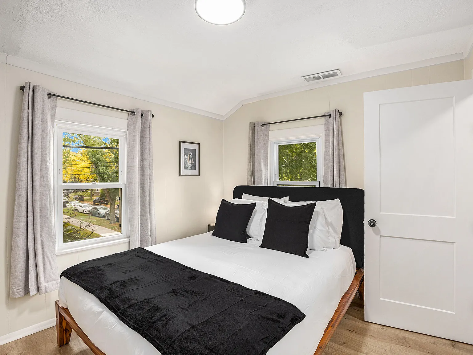 1 bed, 400 sqft, $2,497 — Photo 2