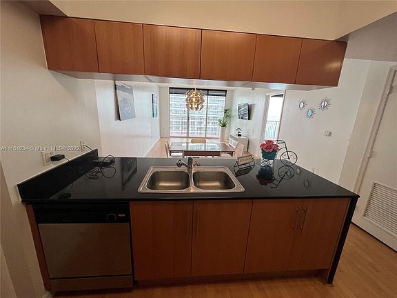 4th image of 1750 N Bayshore Dr APT 4605