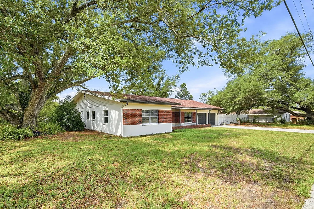 Building Photo - 6121 Whiteway Dr