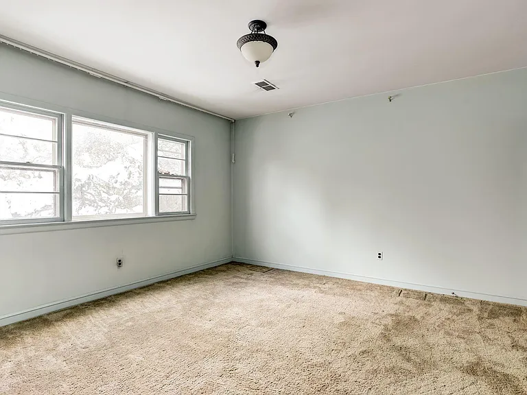 1429 Laburnum St — Photo 13