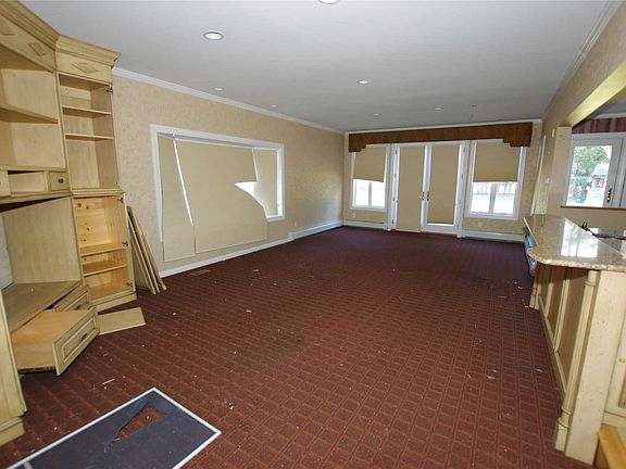 2nd image of 10 Holly Ln