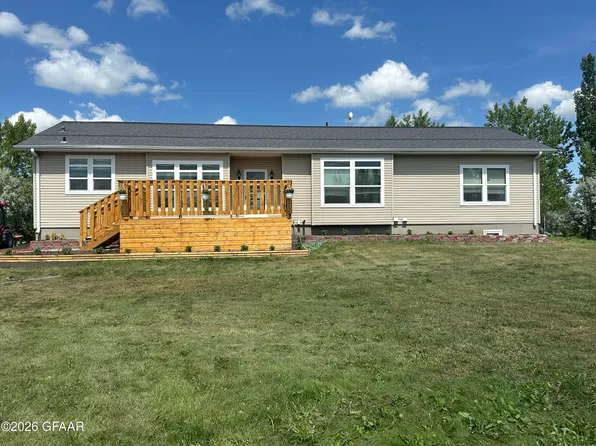 2126 Clemetson St NE, Grand Forks, ND 58203