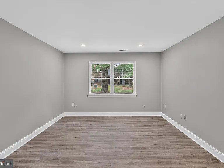 1807 Silver Ct — Photo 14