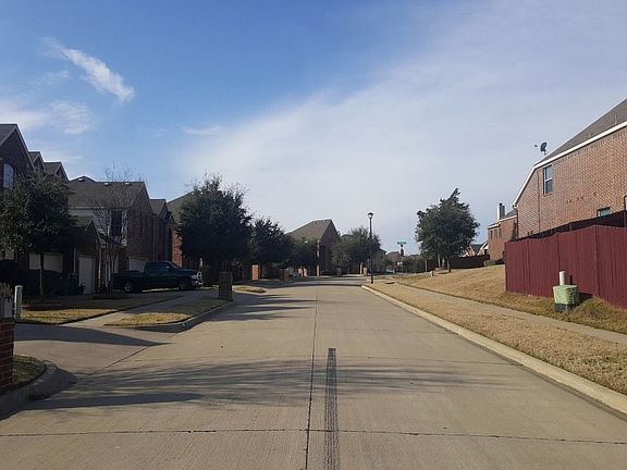 4th image of 668 Oak Creek Dr