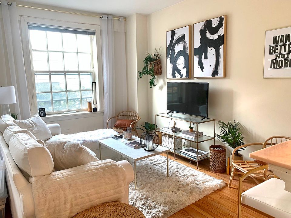 Previous tenants layout in the living room.