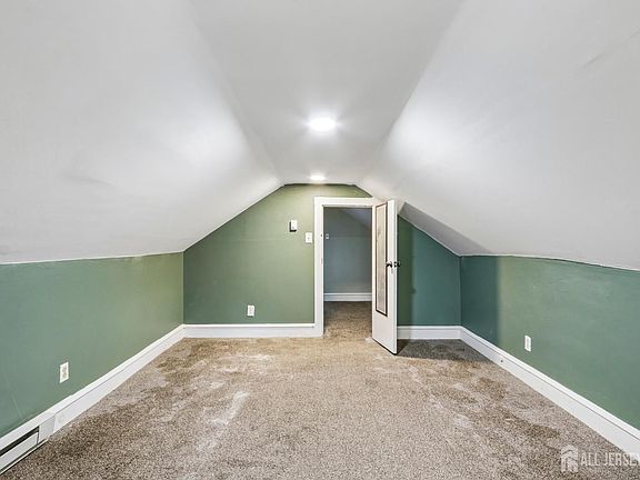 4th image of 17 Magnolia Ave