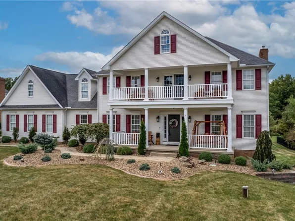 6630 Pheasant Run Dr, Canfield, OH 44406