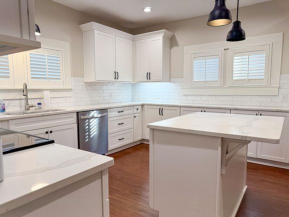 2nd image of 521 W Laurel Ave