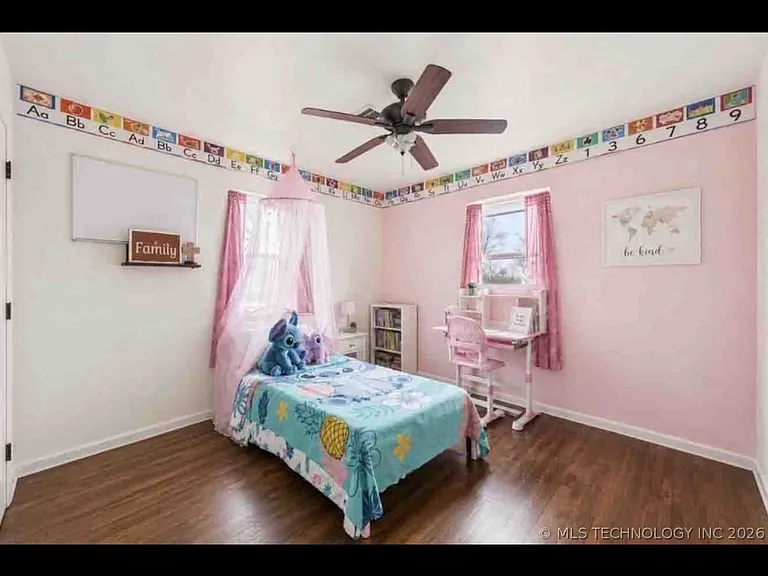 318 E Maple St — Photo 24