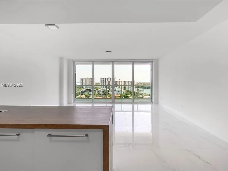 400 Sunny Isles Blvd #1418 — Photo 4