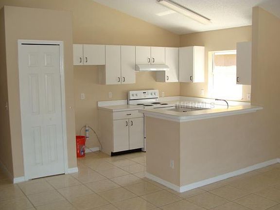 3rd image of 323 Windford Ct