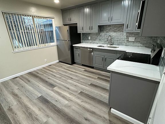 5th image of 926 Desert Isle Dr