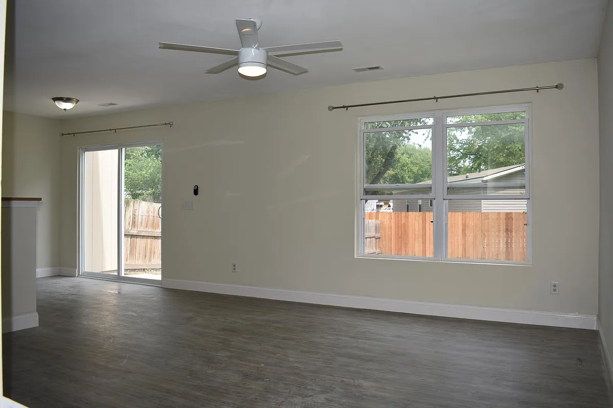 Building Photo - 831 Whitetail Ct