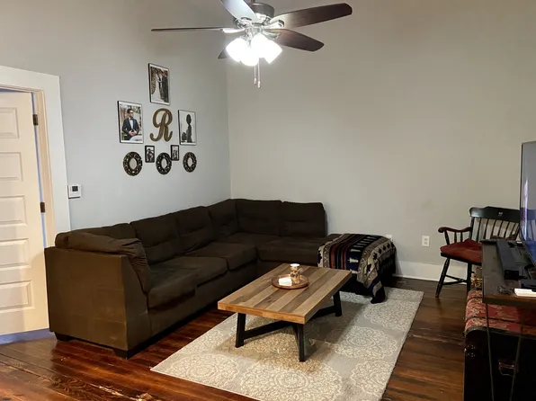 103 W 2nd St #208, Elgin, TX 78621