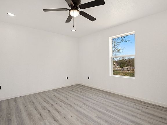 5th image of 221 Roberts St