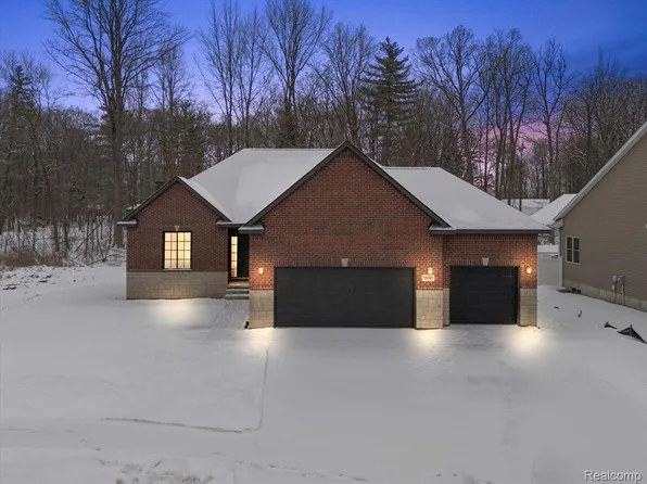 35103 Woodside Cir, Richmond, MI 48062