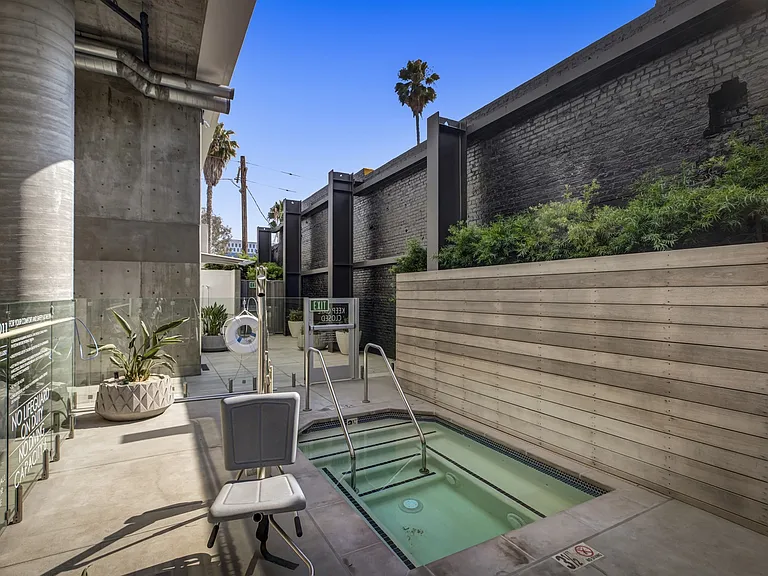Fusion Hollywood - Jacuzzi Spa