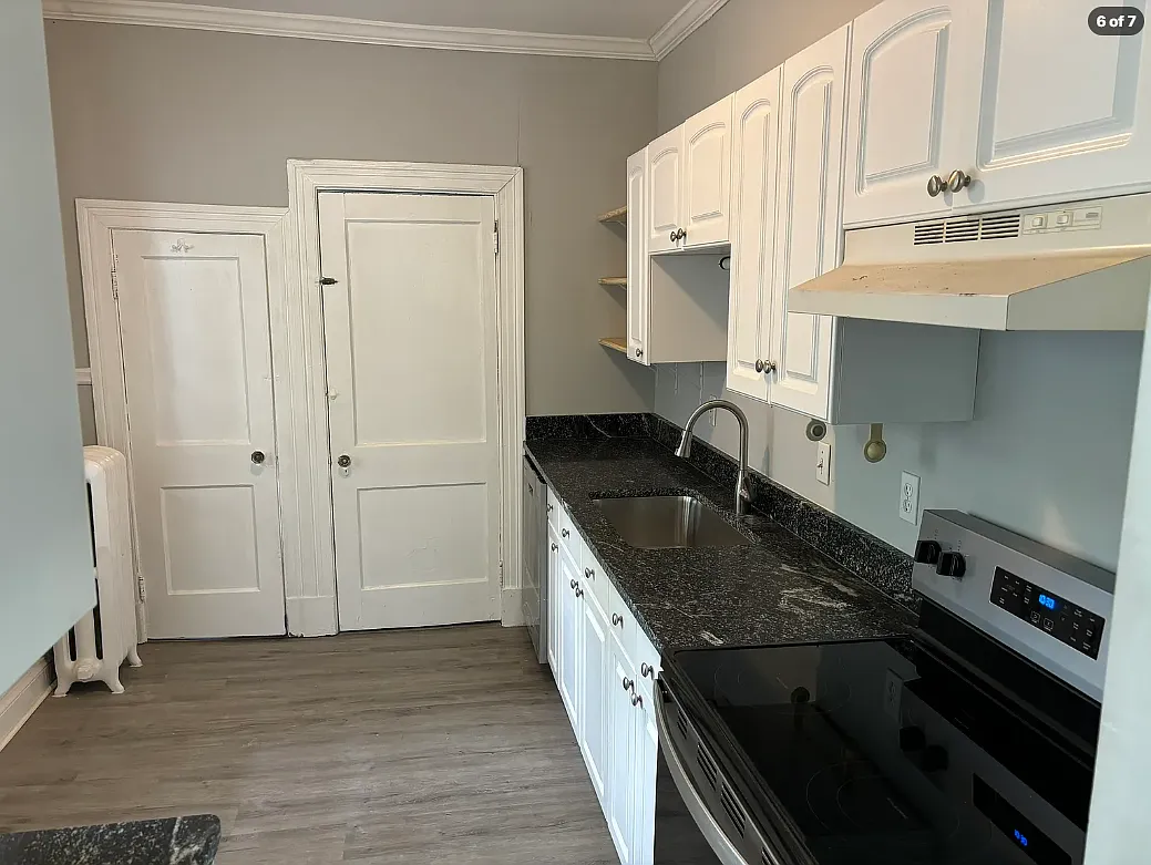 2 bed, 1040 sqft, $2,200 — Photo 3